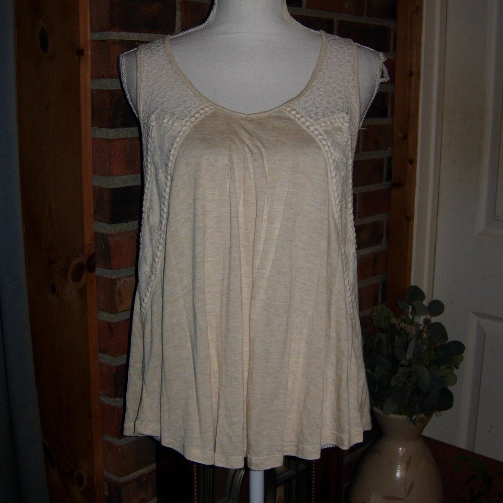 Taylor & Sage Lace Detail Top M
